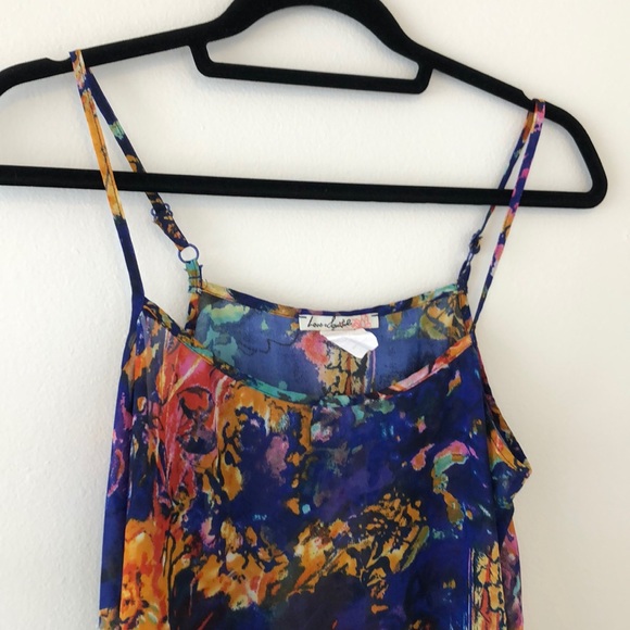 Blue tank with flowers - Picture 3 of 5